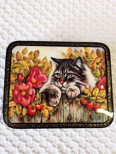 Lacquer Box Cat in Flowers